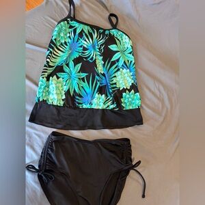 Kim Rodger’s- Tummy concealing Swim Set-size medium - beautiful tropical pattern